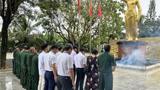Hội Cựu chiến binh Tập đoàn Dầu khí Quốc gia Việt Nam dâng hương tại tượng đài Võ Thị Sáu