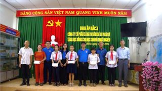 PTSC Phú Mỹ trao học bổng cho học sinh vượt khó