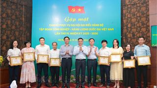 Petrovietnam khen thưởng các tập thể xuất sắc trong công tác tổ chức Đại hội Đảng bộ Tập đoàn lần thứ IV, nhiệm kỳ 2025-2030