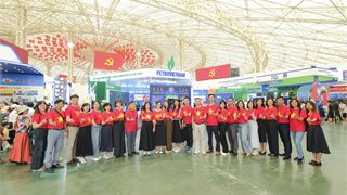 Chi bộ 1 thuộc Đảng bộ Nghiên cứu Khoa học và Đào tạo tham quan Triển lãm Thành tựu đất nước