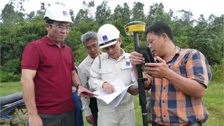 Cắm mốc, bàn giao đất thực địa cho Dự án NCMR NMLD Dung Quất