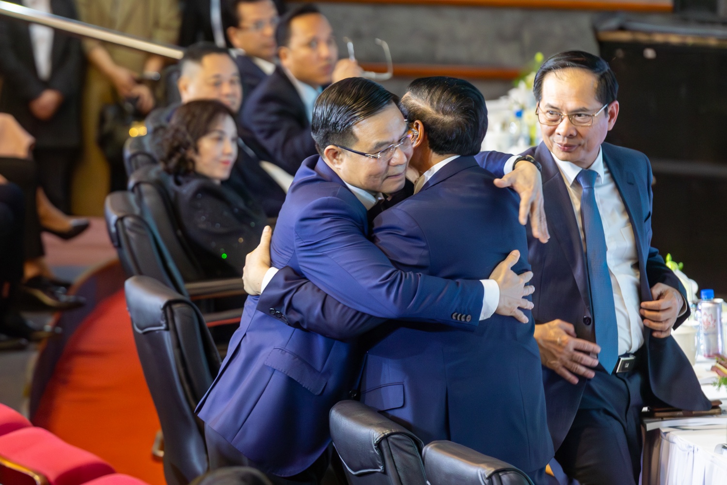 Thủ tướng đánh giá cao và biểu dương tinh thần làm việc của đồng chí Lê Mạnh Hùng, Quyền Bộ trưởng Bộ Công Thương, nguyên Chủ tịch HĐTV Petrovietnam.