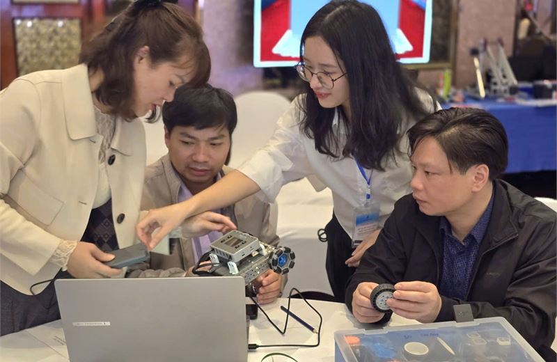 Từ phòng STEM đến hành trang công dân số cho học sinh miền núi