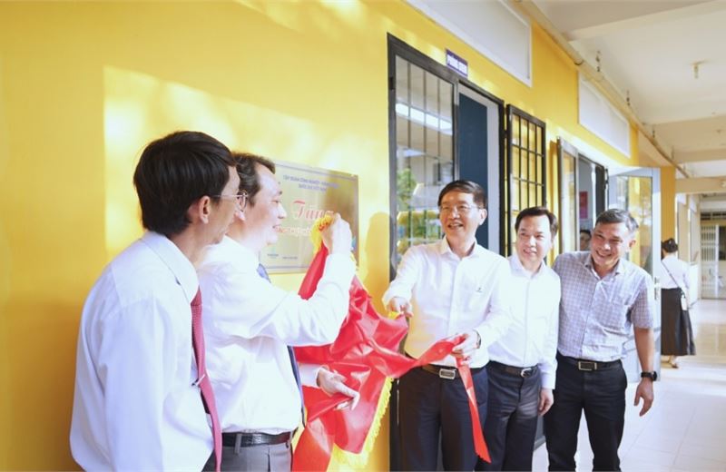 Khánh thành phòng STEM Innovation Petrovietnam tại Trường THPT Thống Nhất A (Đồng Nai) Ươm mầm tư duy khoa học và năng lực nghiên cứu cho học sinh ngay từ bậc phổ thông