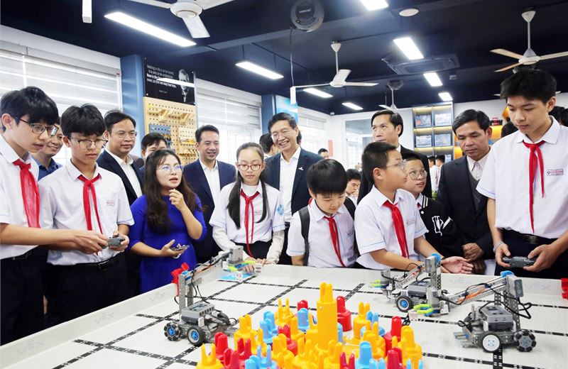 Hướng đến hình thành một thế hệ học sinh giàu trí thức công nghệ