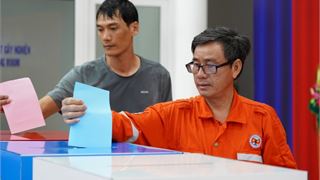 Người lao động dầu khí hân hoan bỏ phiếu sớm trước giờ ra giàn
