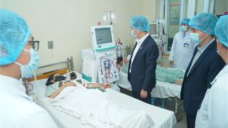 PVEP trao tặng máy chạy thận nhân tạo cho Bệnh viện E Hà Nội