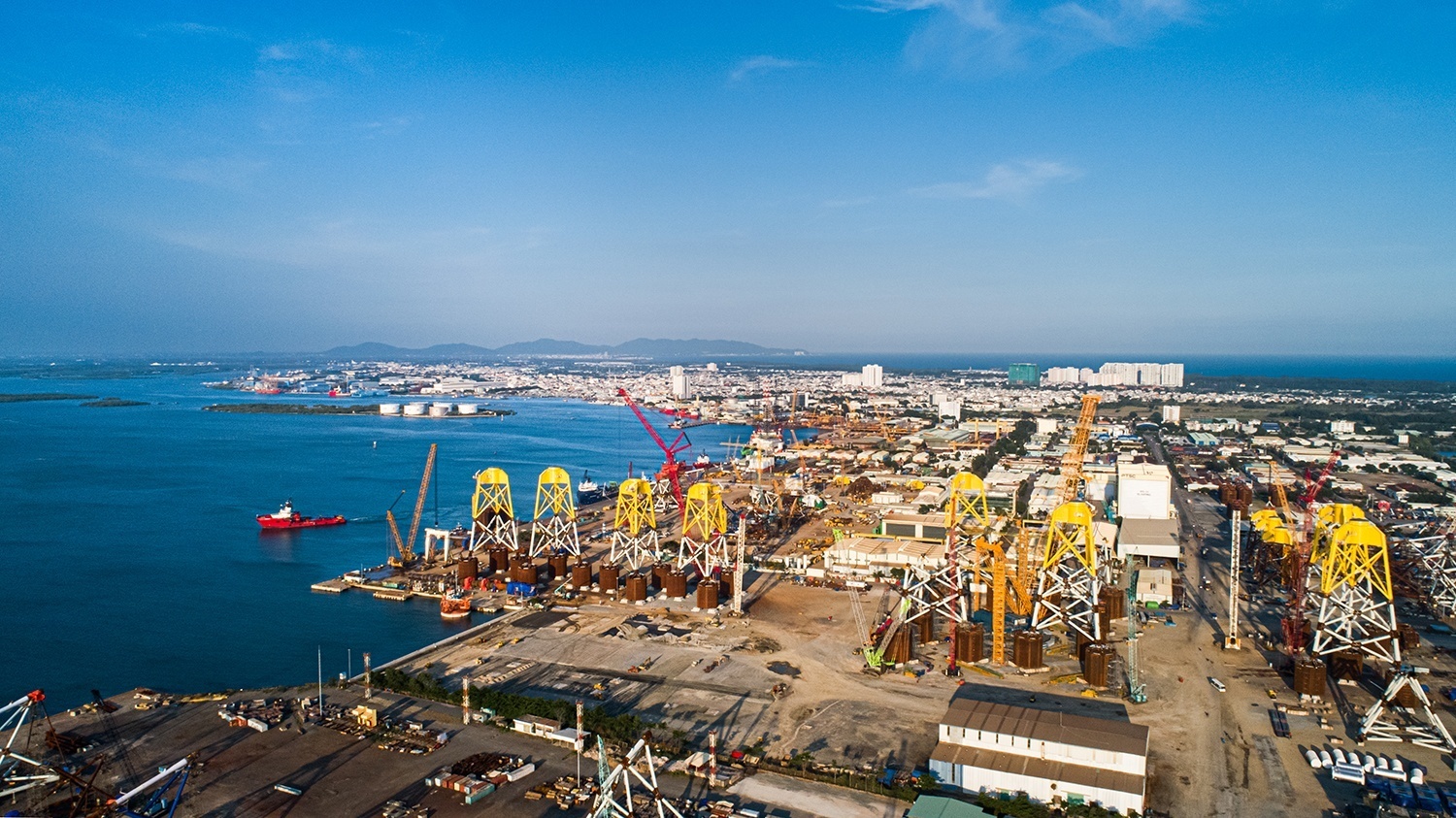 Petrovietnam có khoảng 20 đơn vị thành viên đang hoạt động ổn định trong các lĩnh vực cốt lõi của ngành công nghiệp - năng lượng trên địa bàn TP HCM, tập trung phần lớn ở khu vực Bà Rịa - Vũng Tàu