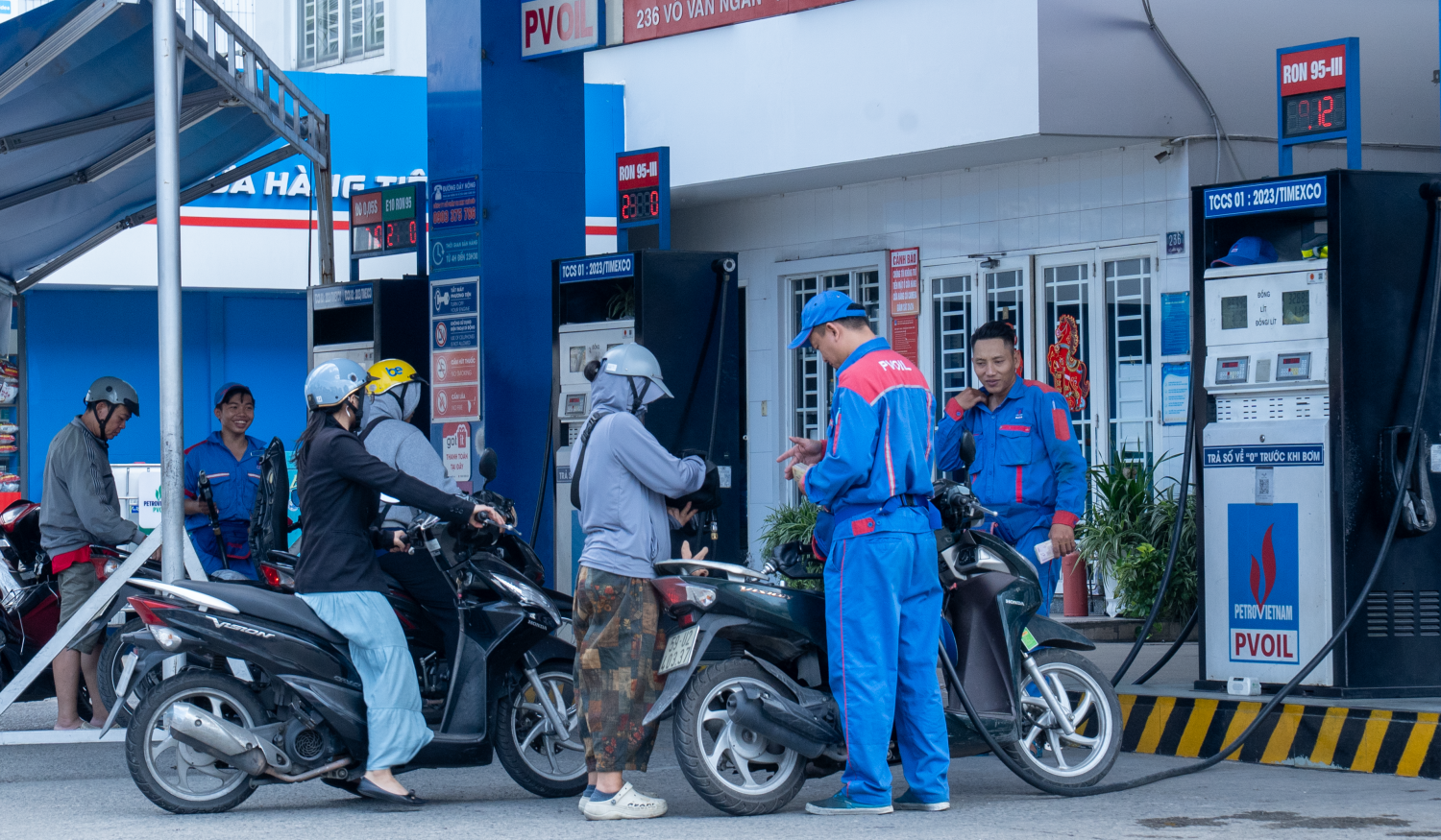 Petrovietnam nỗ lực bảo đảm nguồn cung xăng dầu trong bối cảnh tình hình năng lượng thế giới nhiều biến động.