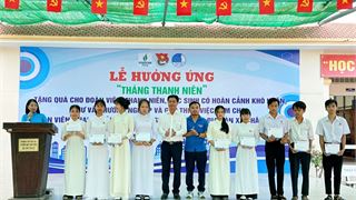 Tuổi trẻ NMNĐ Sông Hậu 1 đồng hành cùng học sinh khó khăn