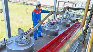 Nhà máy NLSH Dung Quất hoạt động 100% công suất vào giữa tháng 4, bảo đảm phục vụ phối trộn xăng E10