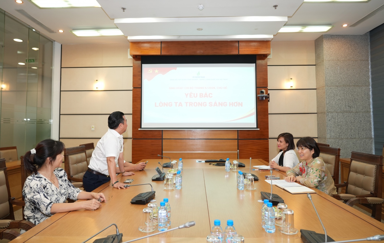 Chi bộ Đổi mới Doanh nghiệp và Phân tích Dự báo thuộc Đảng bộ bộ phận Ban Kinh tế Đầu tư.
