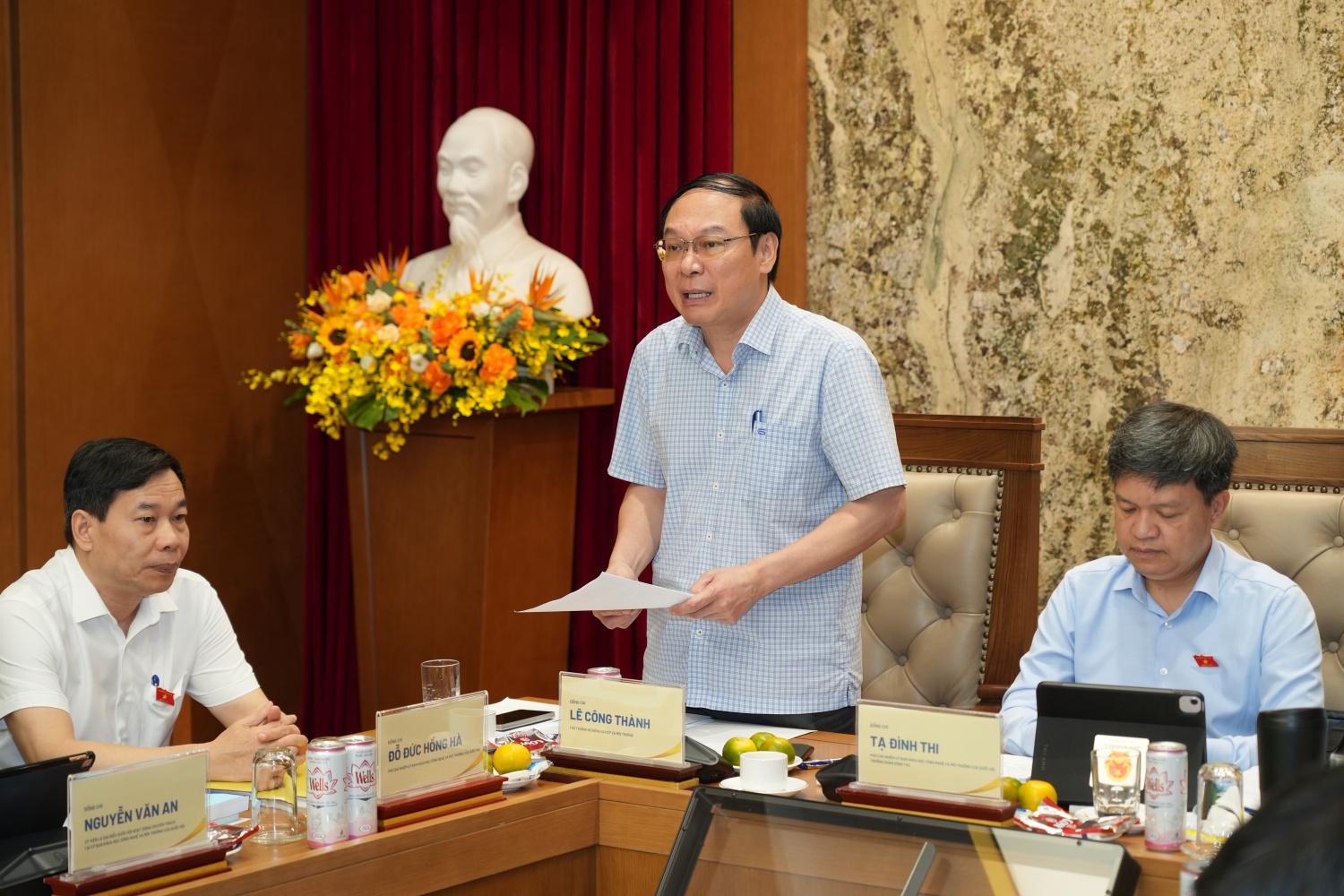 Thứ trưởng Bộ Nông nghiệp và Môi trường Lê Công Thành phát biểu tại buổi làm việc.