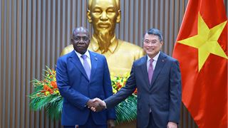 Thủ tướng Lê Minh Hưng: Đề nghị Chính phủ Angola tiếp tục hỗ trợ Tập đoàn Công nghiệp - Năng lượng Quốc gia và các doanh nghiệp Việt Nam