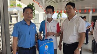 Công đoàn Petrovietnam tiếp tục trao “Những món quà từ Đại hội” tới người lao động khu vực TP HCM
