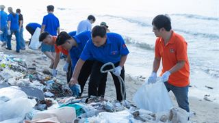 Vietsovpetro ra quân làm sạch bãi biển Chí Linh, lan tỏa lối sống xanh