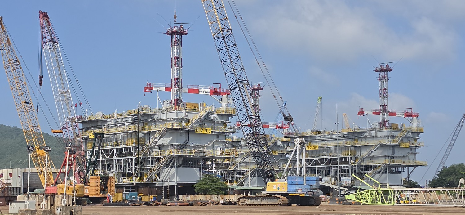 Bốn trạm biến áp Baltica 2 trong những ngày được hoàn thiện trên bãi chế tạo PTSC M&C.
