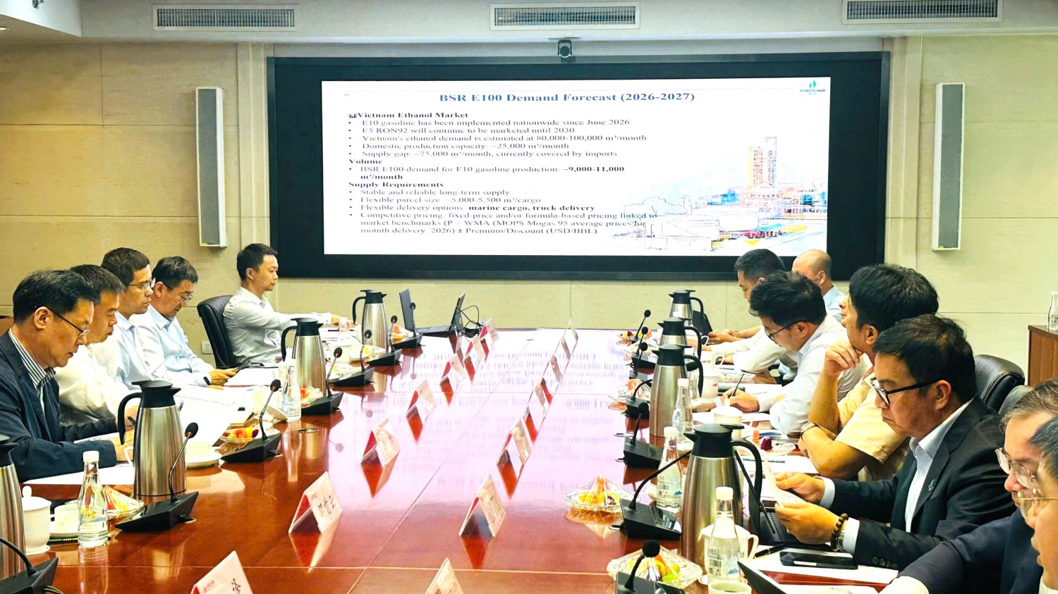 Đại diện BSR trao đổi, thảo luận với SDIC Biotech để thúc đẩy hợp tác trong lĩnh vực ethanol và nhiên liệu sinh học.