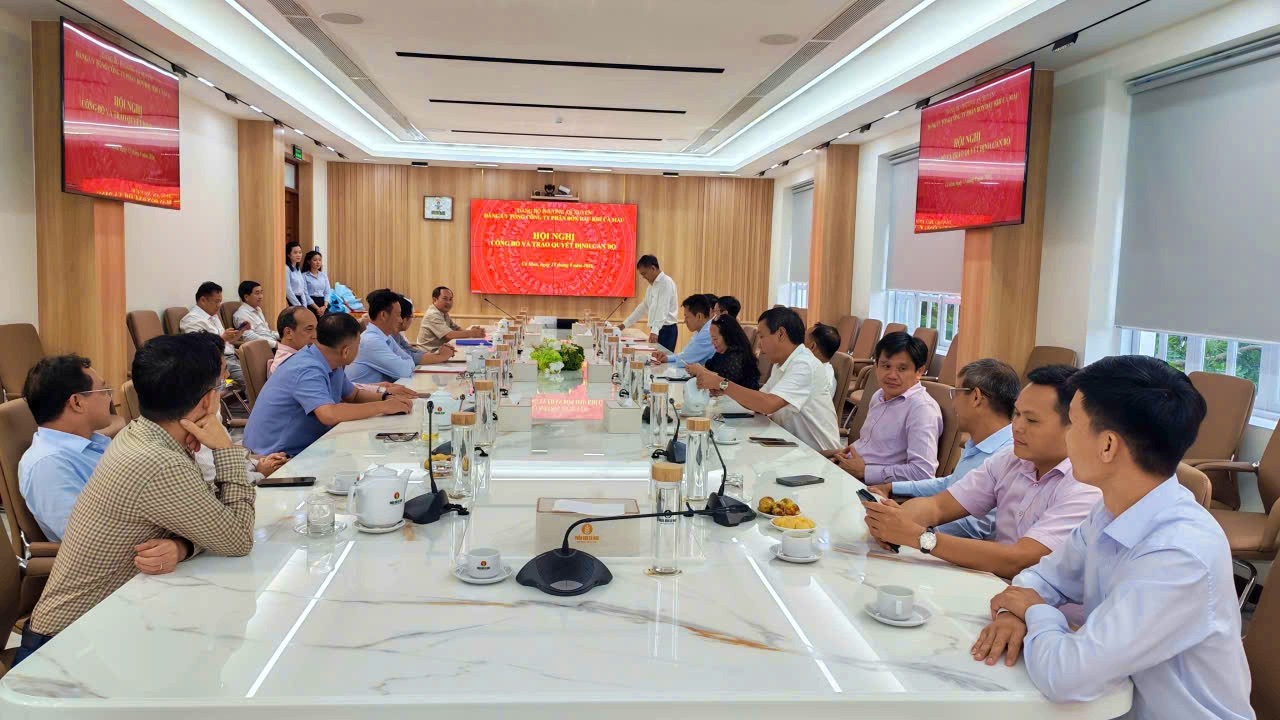Các đại biểu tham dự hội nghị.