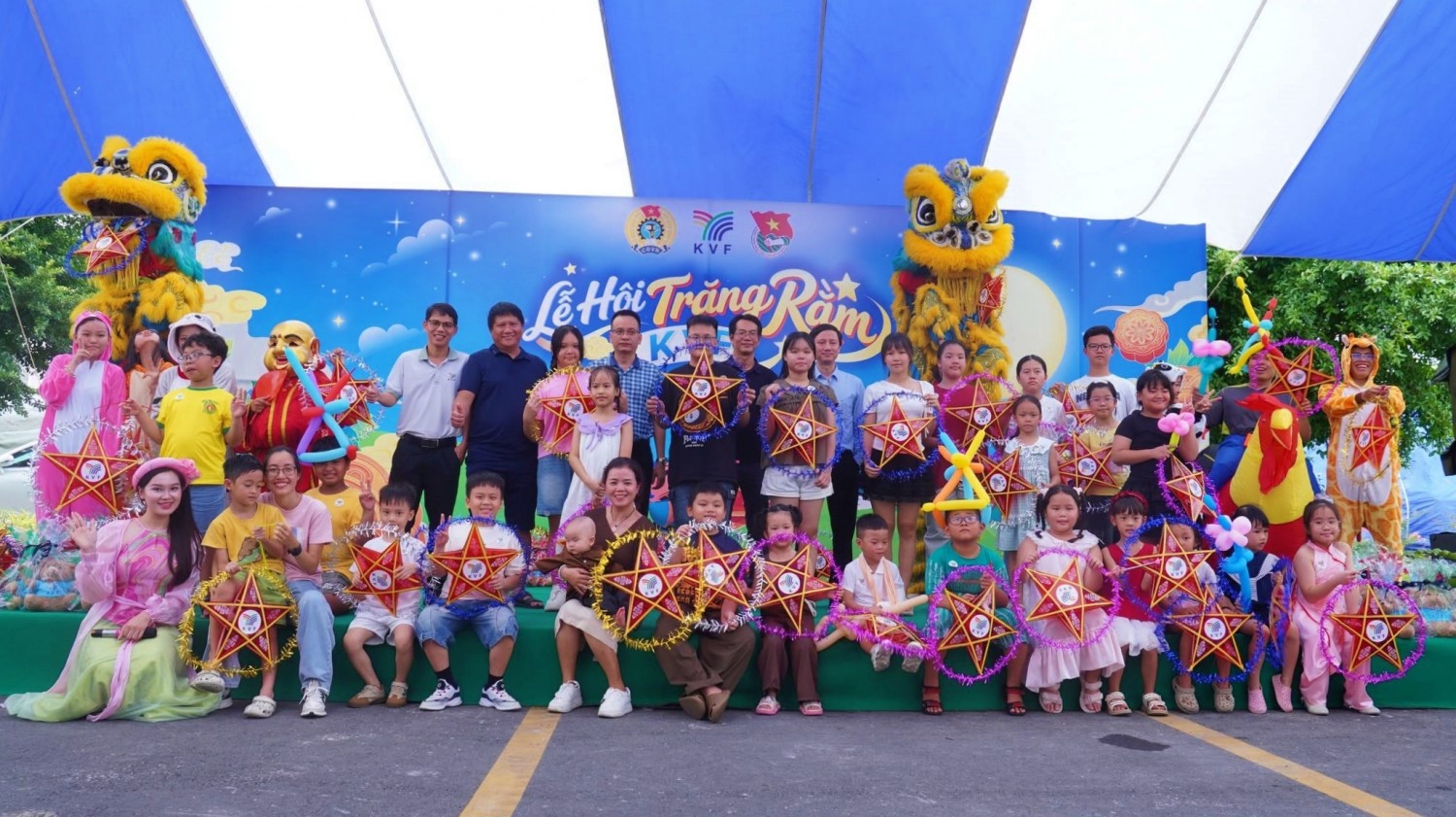 Đông đảo các bé tham gia chương trình Lễ hội Trăng rằm của KVF.