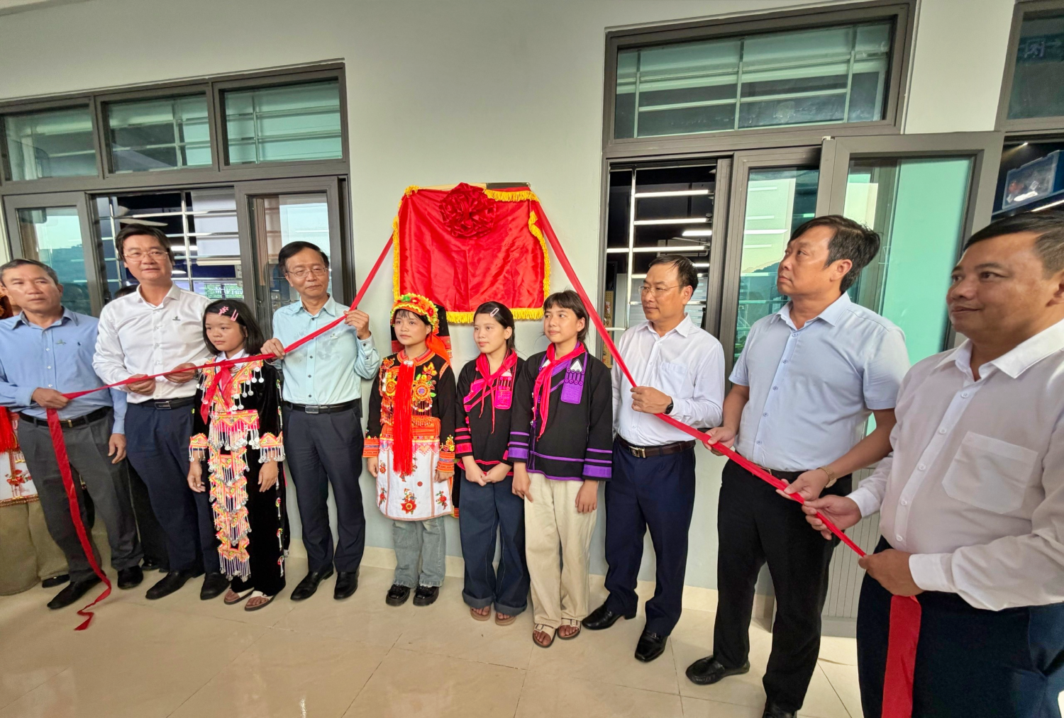Lễ khánh thành và bàn giao phòng thực hành giáo dục STEM tại Trường Phổ thông nội trú Tiểu học và Trung học cơ sở PETROVIETNAM - Phong Thổ.