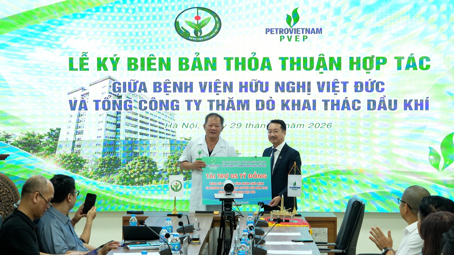 PVEP trao hỗ trợ 5 tỷ đồng để nâng cấp hạ tầng khám, chữa bệnh và triển khai chương trình đào tạo chuyên sâu năm 2027 của Bệnh viện Hữu nghị Việt Đức.