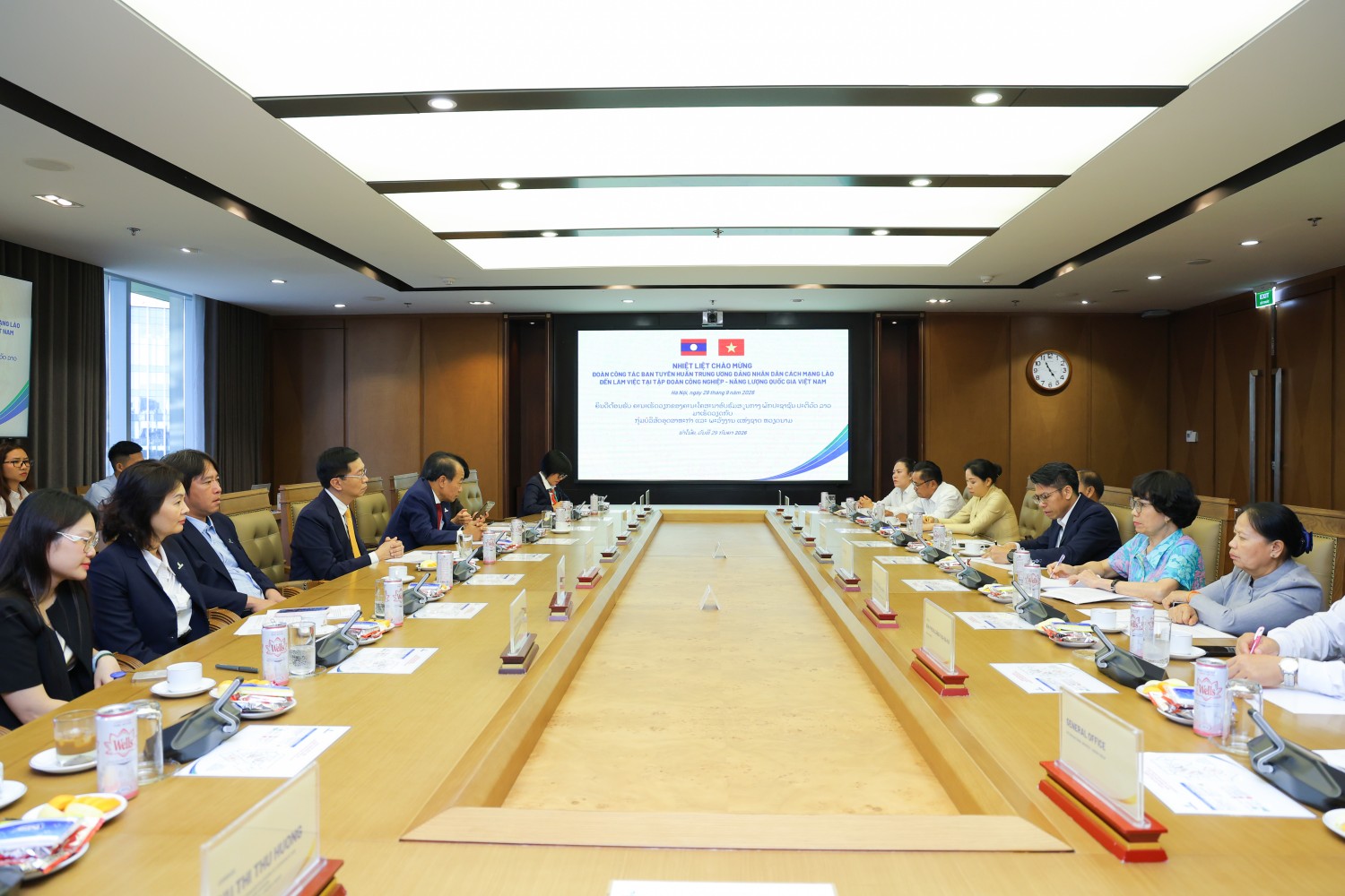 Toàn cảnh buổi tiếp.