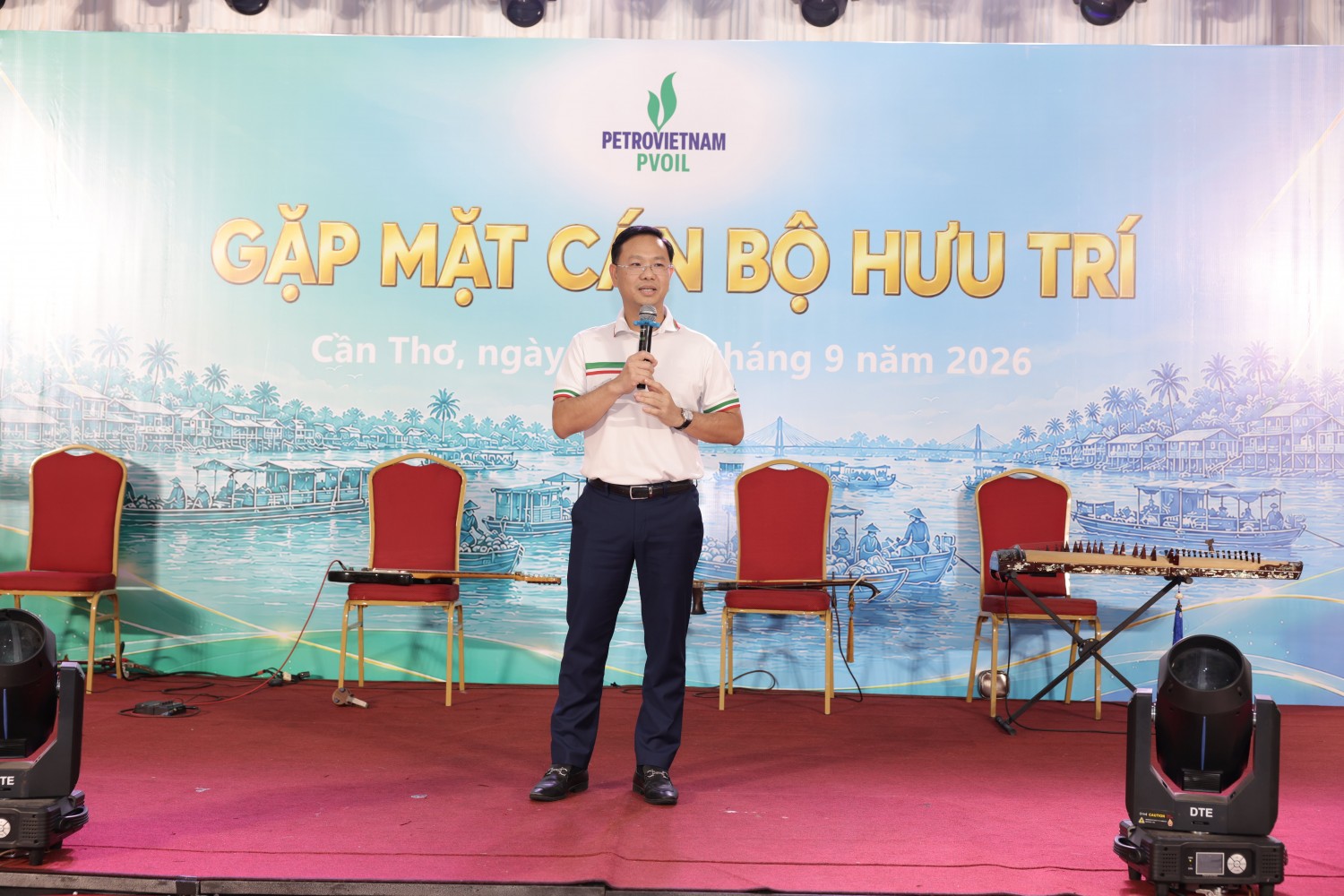 Ông Mai Xuân Hải - Chủ tịch Công đoàn PVOIL thông tin về tình hình sản xuất kinh doanh của Tổng công ty và công tác chăm lo cho người lao động.