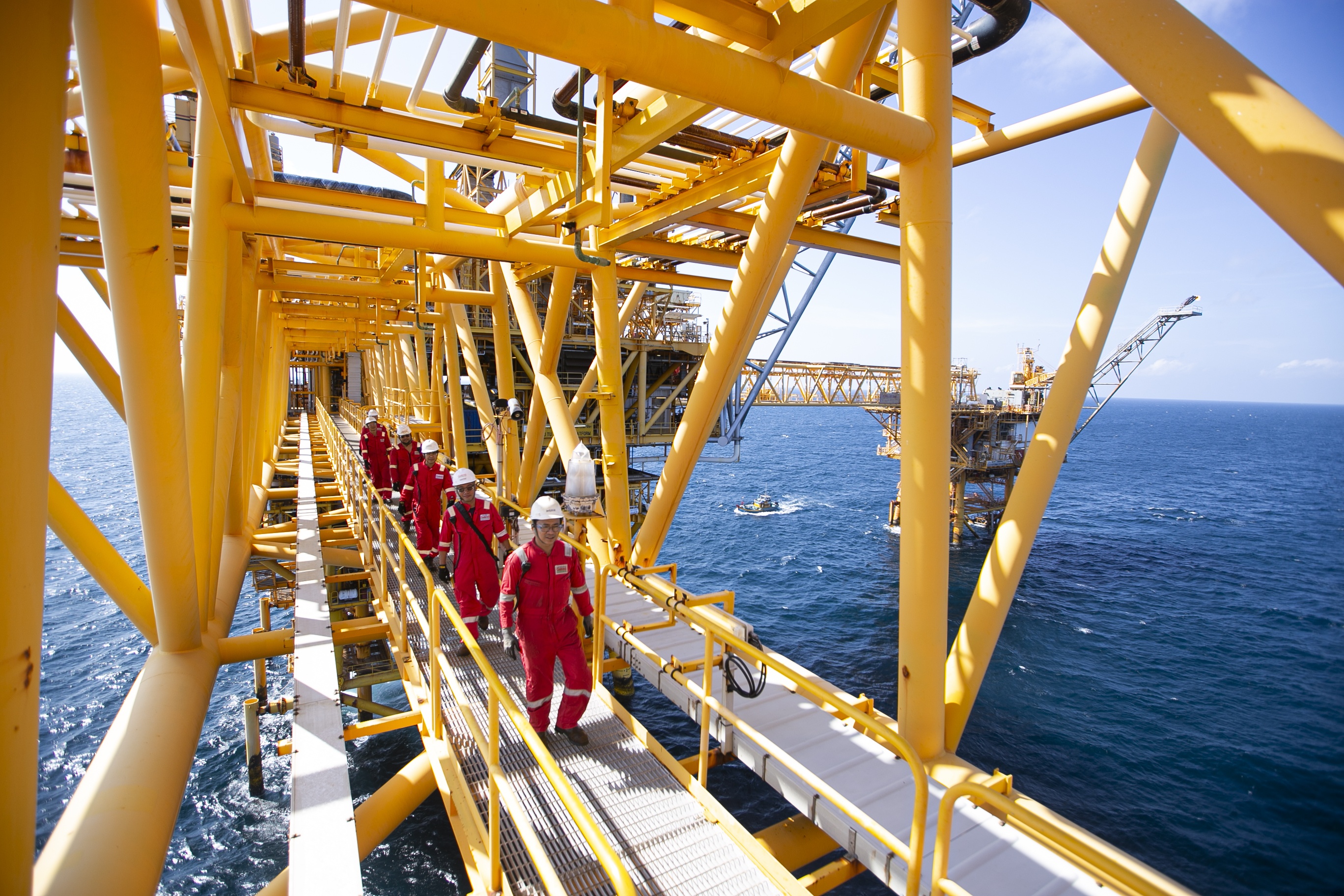 Trong hành trình 65 năm truyền thống của PETROVIETNAM, những thành tựu của Tập đoàn luôn gắn liền với sự tận tâm, bản lĩnh và sáng tạo của các thế hệ người lao động.
