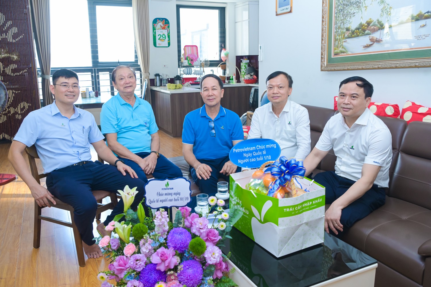 Đoàn thăm hỏi, gửi lời tri ân đến ông Nguyễn Văn Quyết, Phó Trưởng Ban LLHT Bộ máy Quản lý và Điều hành PETROVIETNAM.