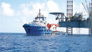 Dịch vụ dầu khí: Không thể thua trên chính sân nhà