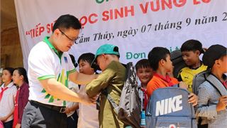 PVFCCo: Tiếp sức học sinh vùng lũ Thanh Hoá đến trường