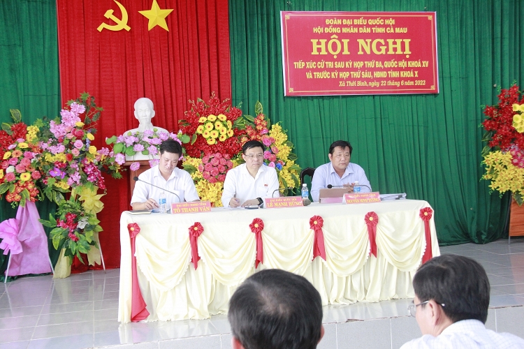 Đồng chí Lê Mạnh Hùng tiếp xúc cử tri xã Thới Bình, huyện Thới Bình, Cà Mau