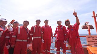 Lãnh đạo PVEP, CĐ DKVN chúc Tết cán bộ, người lao động giàn Đại Hùng 01