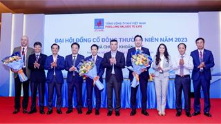 Tác phẩm dự thi "Petrovietnam trong tôi": Bộ ảnh "Công tác hậu cần Cuộc họp cổ đông", tác giả Tạ Đặng Ngọc Châu (PV GAS)