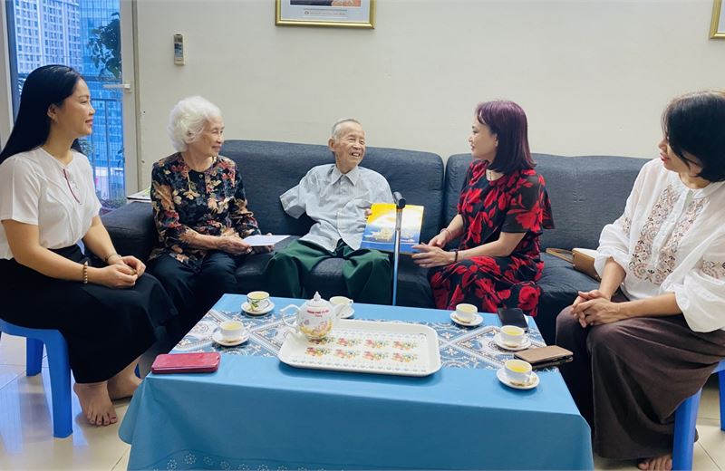 CĐ DKVN thăm, tặng quà tri ân Đại tá, Anh hùng Lực lượng vũ trang nhân dân La Văn Cầu