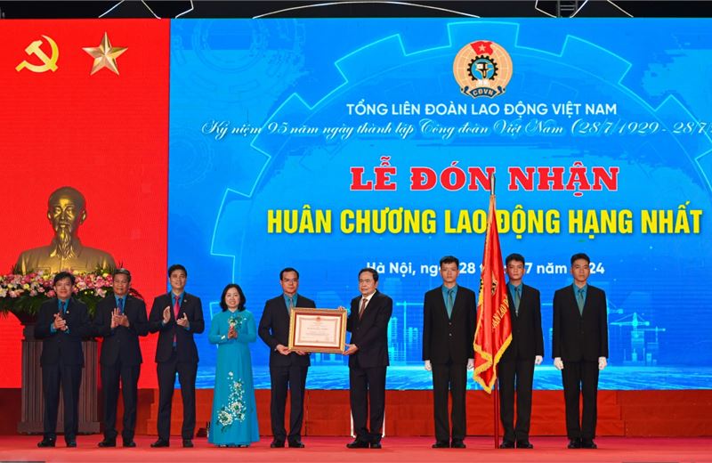 Chủ tịch Công đoàn PVCFC Nguyễn Đức Hạnh được tuyên dương Chủ tịch CĐCS xuất sắc, tiêu biểu toàn quốc