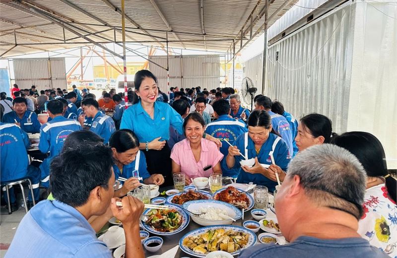 Bữa cơm Công đoàn PETROCONs – Đồng hành, gắn kết, yêu thương