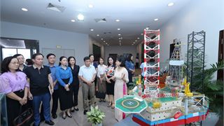 Lớp cán bộ chủ chốt công đoàn cấp tỉnh, thành phố, ngành Trung ương khảo sát, học tập mô hình quản trị tại Petrovietnam