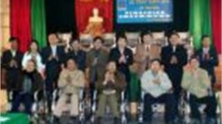 Tập đoàn Dầu khí Việt Nam tặng 98 xe lăn cho  Trung tâm Điều dưỡng Thương binh Thuận Thành