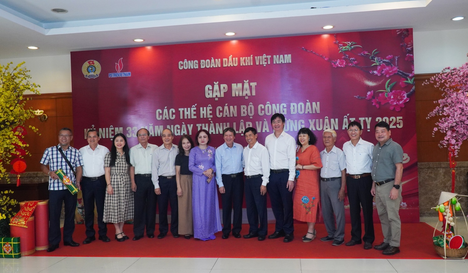 Kỷ niệm 33 năm Ngày thành lập CĐ DKVN: Cuộc gặp mặt xúc động và ý nghĩa của các thế hệ cán bộ công đoàn