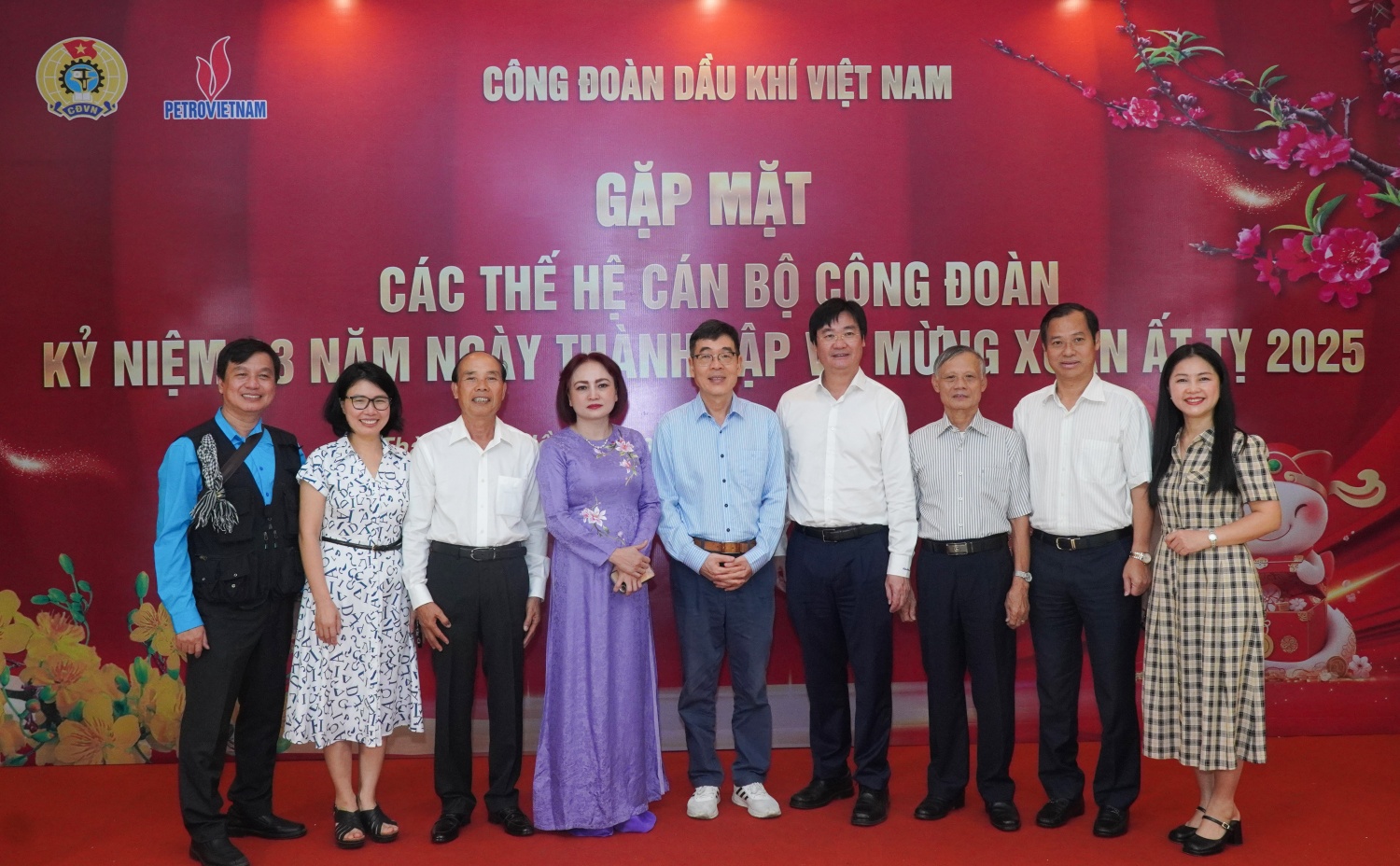 Kỷ niệm 33 năm Ngày thành lập CĐ DKVN: Cuộc gặp mặt xúc động và ý nghĩa của các thế hệ cán bộ công đoàn Kỷ niệm 33 năm Ngày thành lập CĐ DKVN: Cuộc gặp mặt xúc động và ý nghĩa của các thế hệ cán bộ công đoàn
