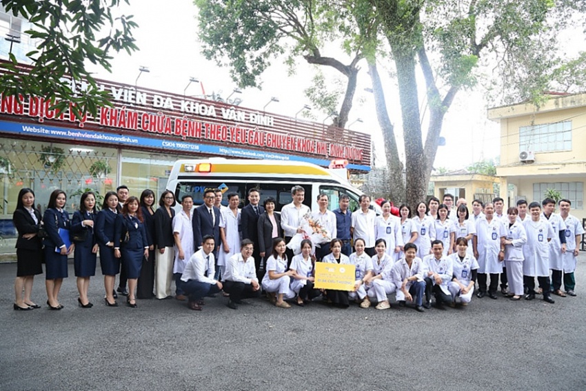 PVcomBank trao tặng xe cứu thương cho Bệnh viện Đa khoa Vân Đình PVcomBank trao tặng xe cứu thương cho Bệnh viện Đa khoa Vân Đình