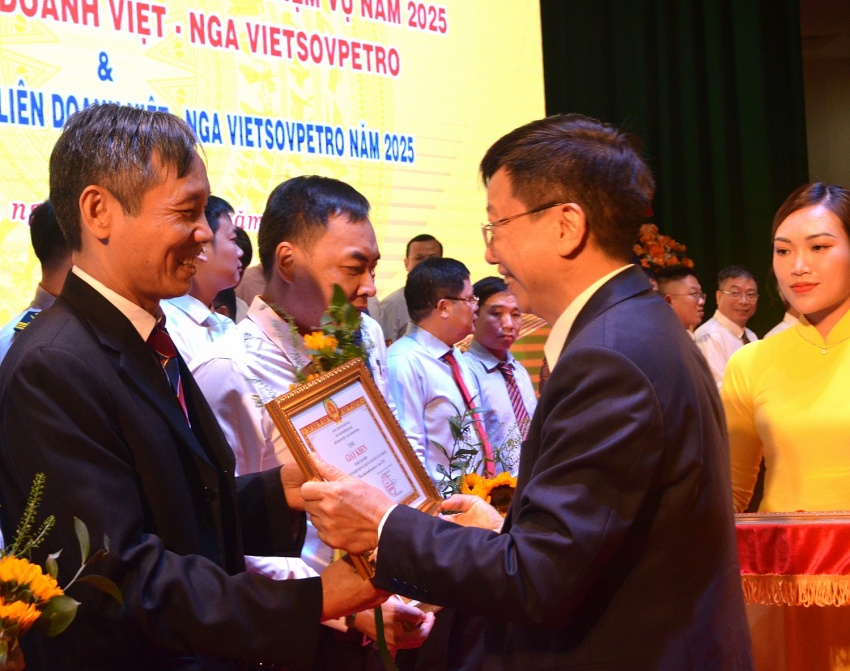 Vietsovpetro tổ chức Hội nghị Tổng kết công tác Đảng năm 2024 và Hội nghị Người lao động năm 2025