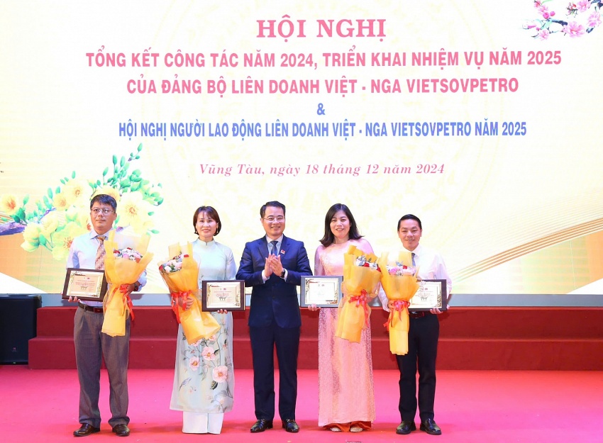 Vietsovpetro tổ chức Hội nghị Tổng kết công tác Đảng năm 2024 và Hội nghị Người lao động năm 2025
