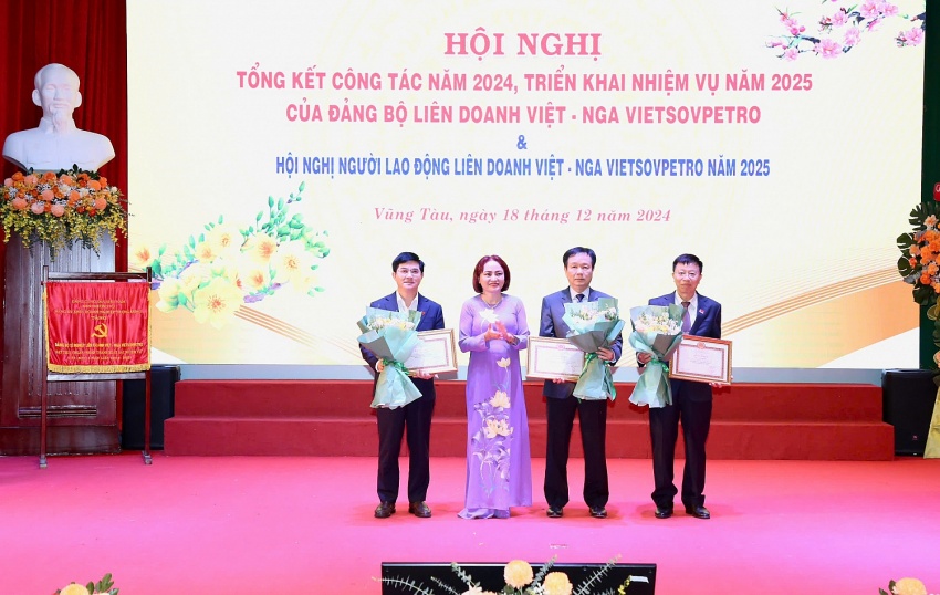 Vietsovpetro tổ chức Hội nghị Tổng kết công tác Đảng năm 2024 và Hội nghị Người lao động năm 2025