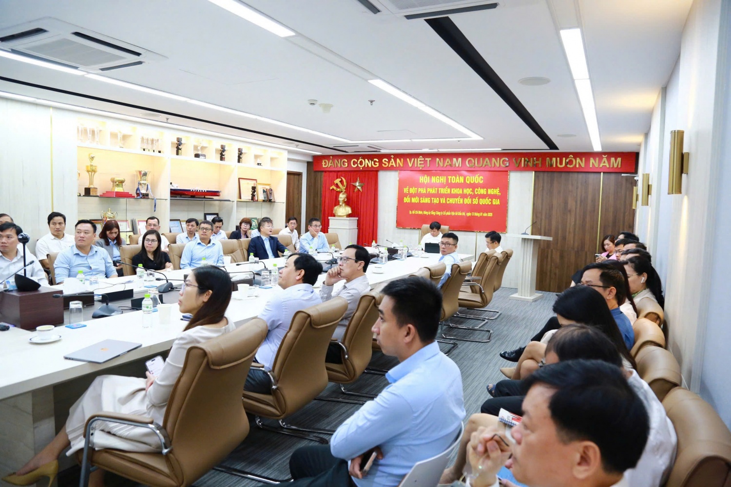 Petrovietnam tham dự Hội nghị toàn quốc về đột phá phát triển khoa học, công nghệ, đổi mới sáng tạo và chuyển đổi số quốc gia Petrovietnam tham dự Hội nghị toàn quốc về đột phá phát triển khoa học, công nghệ, đổi mới sáng tạo và chuyển đổi số quốc gia