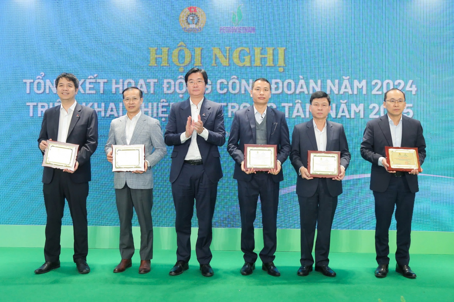 CĐ DKVN đóng góp tích cực vào thành tựu chung của Petrovietnam CĐ DKVN đóng góp tích cực vào thành tựu chung của Petrovietnam