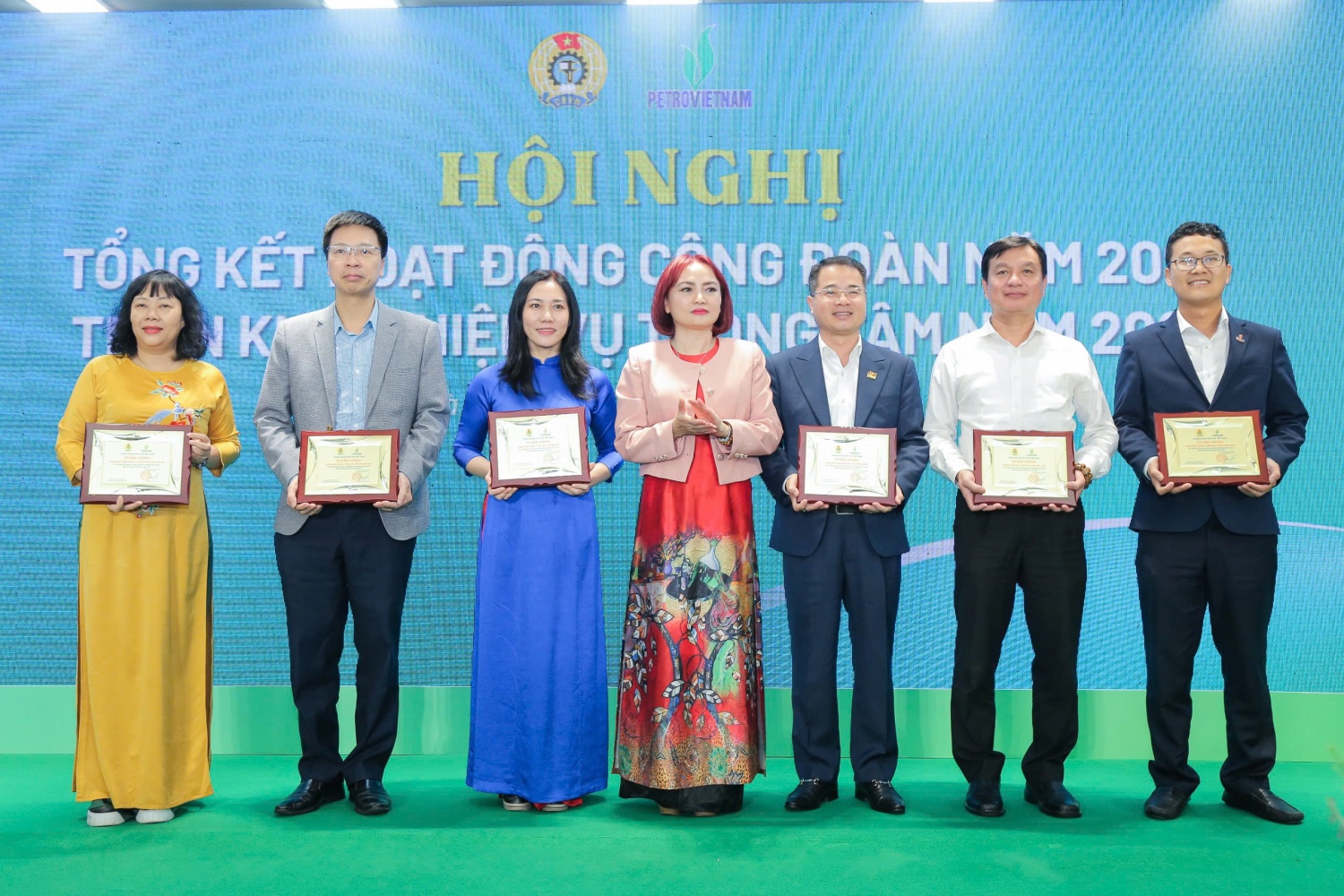 CĐ DKVN đóng góp tích cực vào thành tựu chung của Petrovietnam CĐ DKVN đóng góp tích cực vào thành tựu chung của Petrovietnam