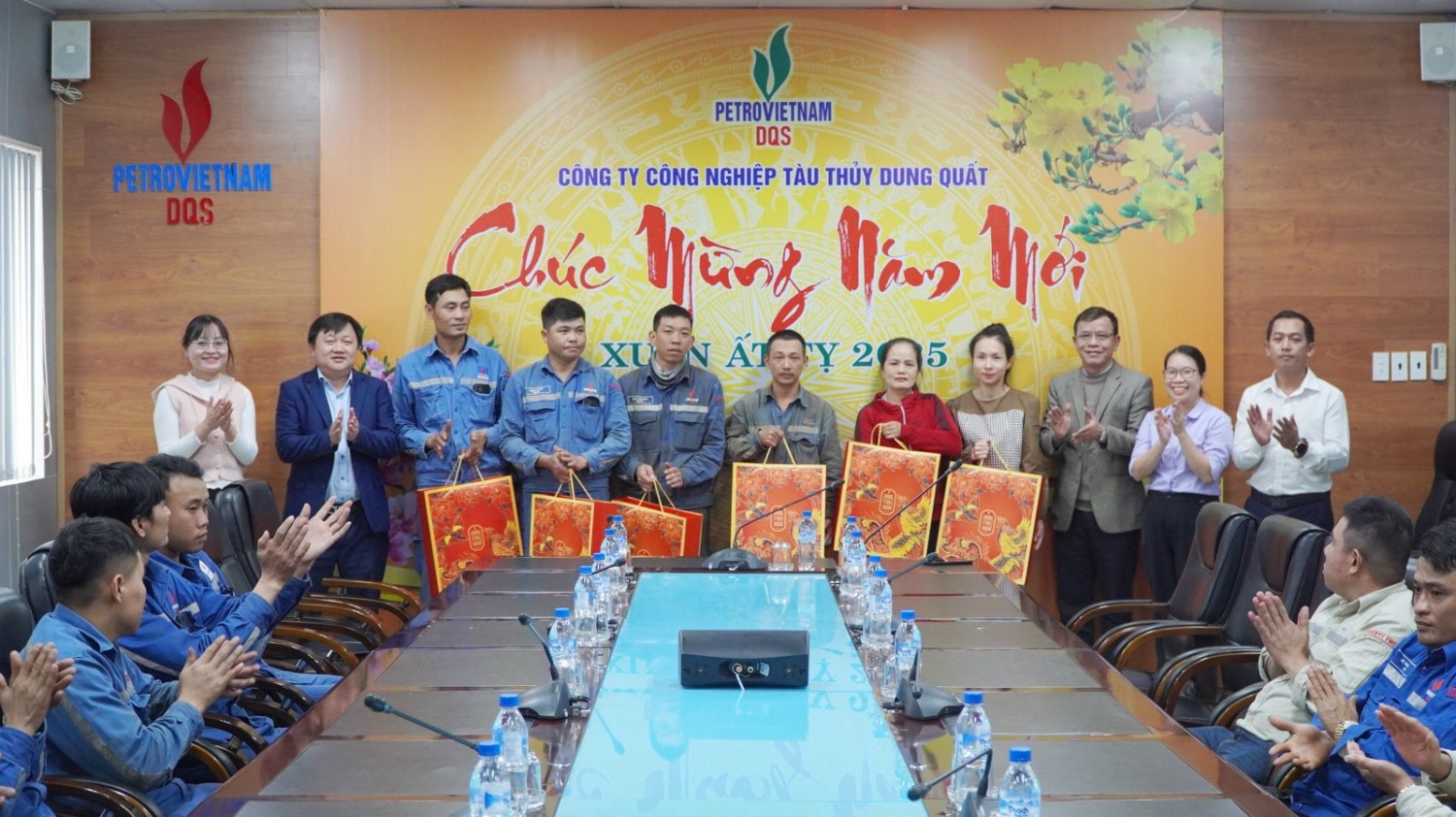 Đoàn Thanh niên Petrovietnam tặng quà Tết cho đoàn viên, người lao động có hoàn cảnh khó khăn tại DQS
